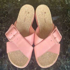 Clarks Cloudsteppers Juneshell 7 coral  slip on sandal. Barely used/EUC